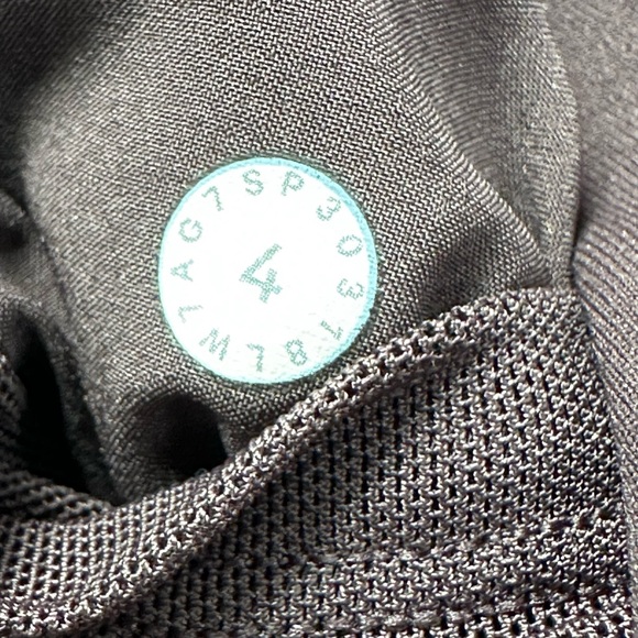 Lululemon On The Fly Shorts Burgundy (Dark Brown) Size 4 - Picture 3 of 5